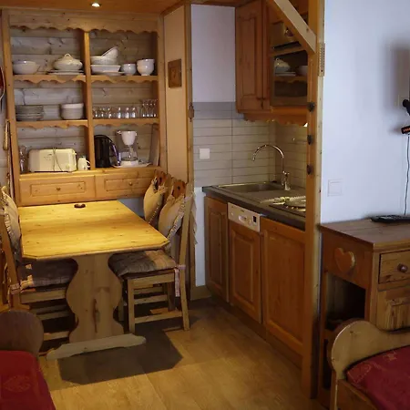 Familial A Meribel Pres Des Pistes, 3 Chambres, Casier A Skis, Non-fumeur - Fr-1-355-265